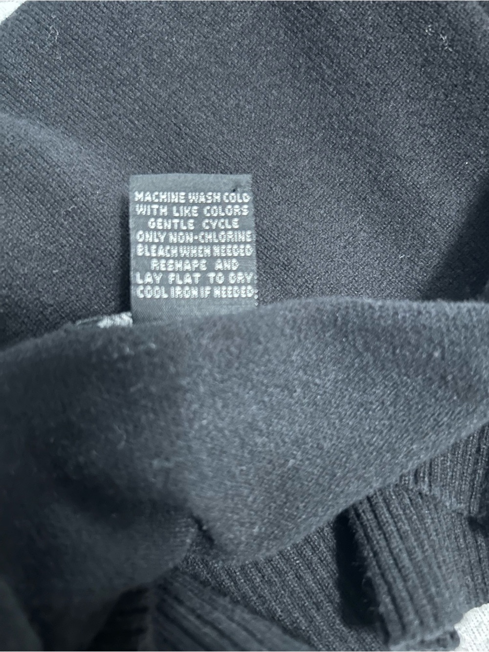 Y2K Sweater Project Black Cropped V-Neck Button Cardigan - Picture 4 of 7